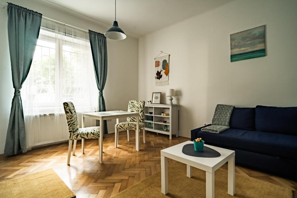A seating area at Colors Apartment