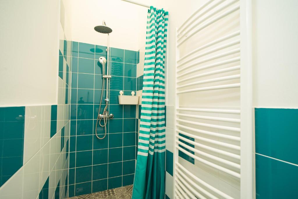A bathroom at Colors Apartment