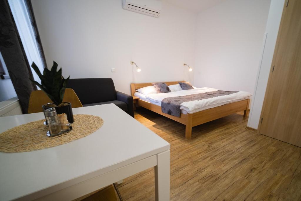 Apartmany 21 Třeboň - Apartment With Terrace
