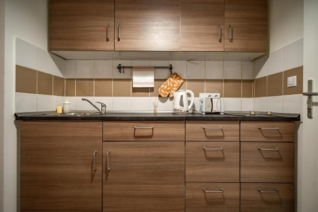 A kitchen or kitchenette at Colors Apartment