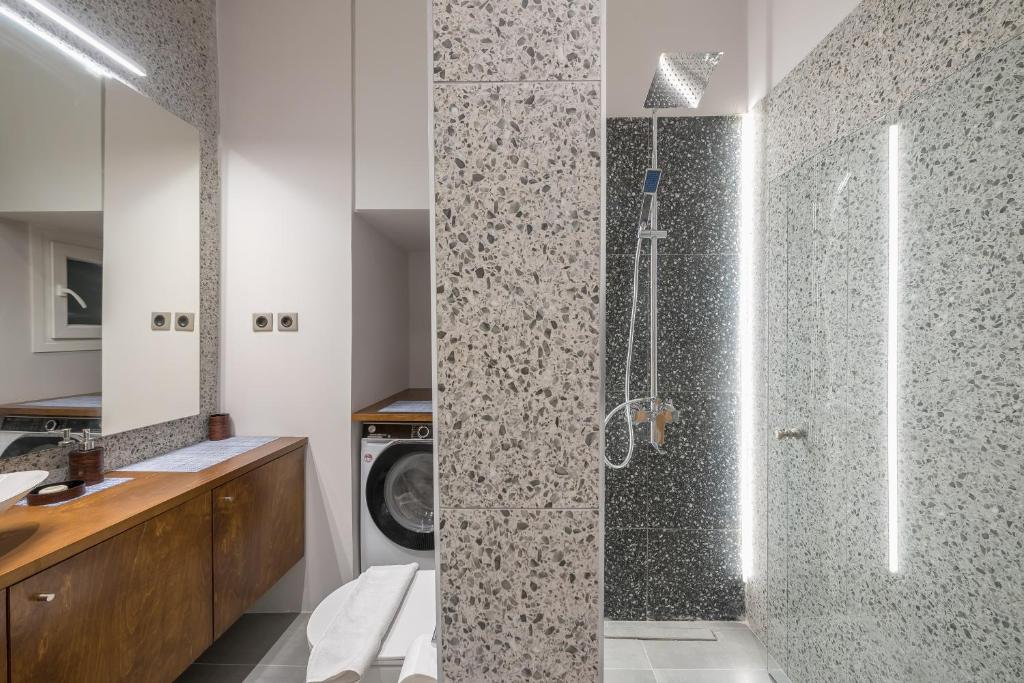 A bathroom at Pale Orb Properties (1)