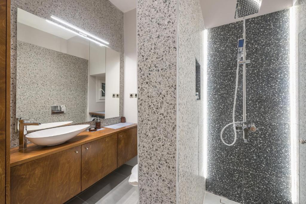 A bathroom at Pale Orb Properties (1)