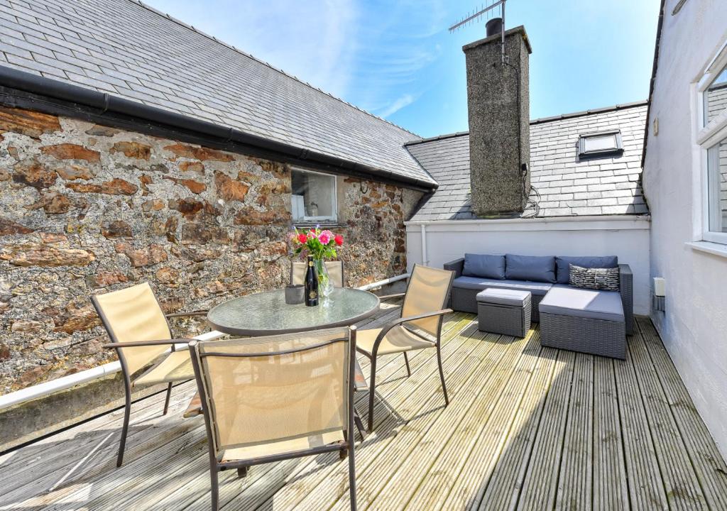 Posezení v ubytování The Barn Plas Llwyndu