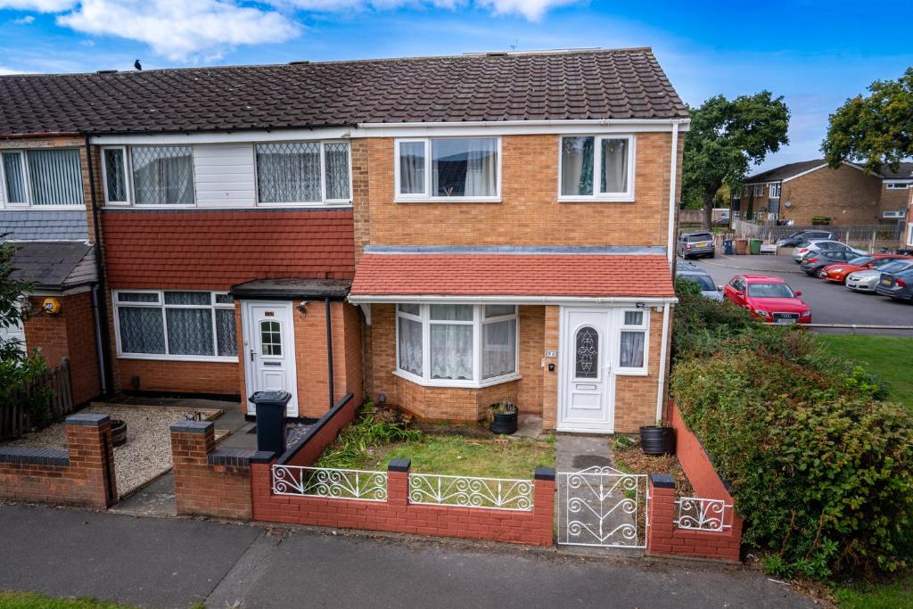 Apartment Bon Voyage by Birmingham Int'l airport, Marston Green, UK