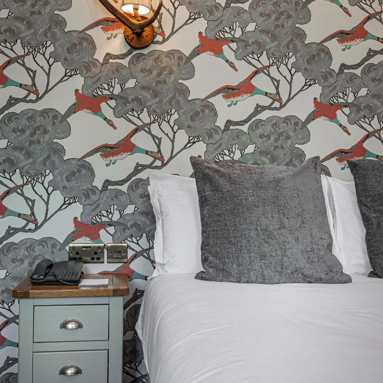 Postel nebo postele na pokoji v ubytování Forest Park Country Hotel & Inn, Brockenhurst, New Forest, Hampshire - part of The Coaching Inn Group