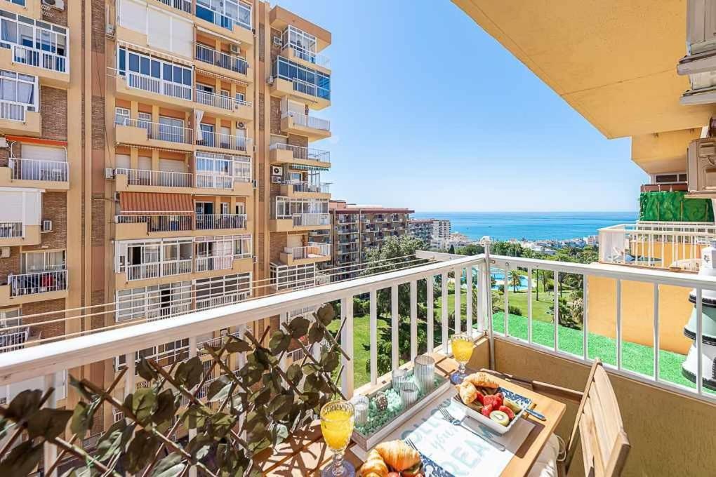 Estudio con vistas al mar y piscina en Aguila, Benalmádena Updated