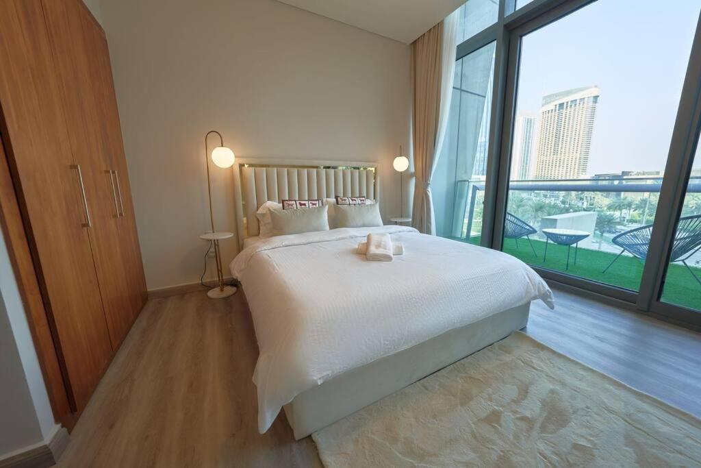 Postel nebo postele na pokoji v ubytování Magnificent Stunning 3 BR With Burj Khalifa View