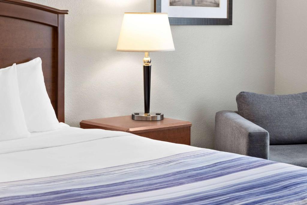 AmericInn by Wyndham Bemidji - Habitación Con Cama Grande - No Fumadores