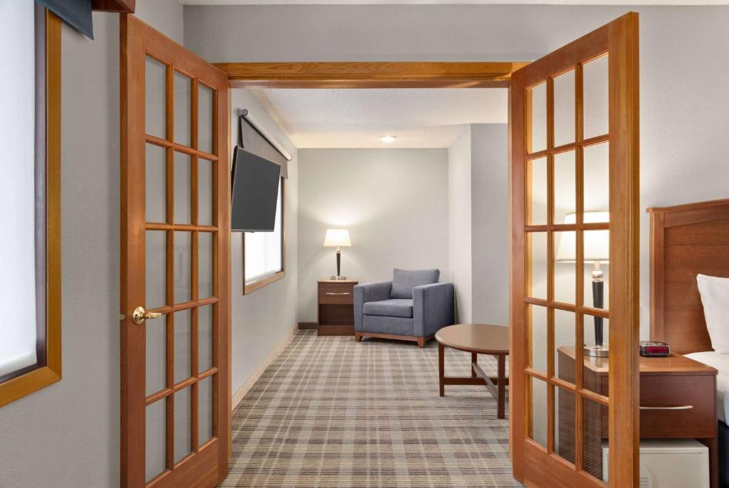 AmericInn by Wyndham Bemidji - Suite Deluxe Con Cama Extragrande - No Fumadores