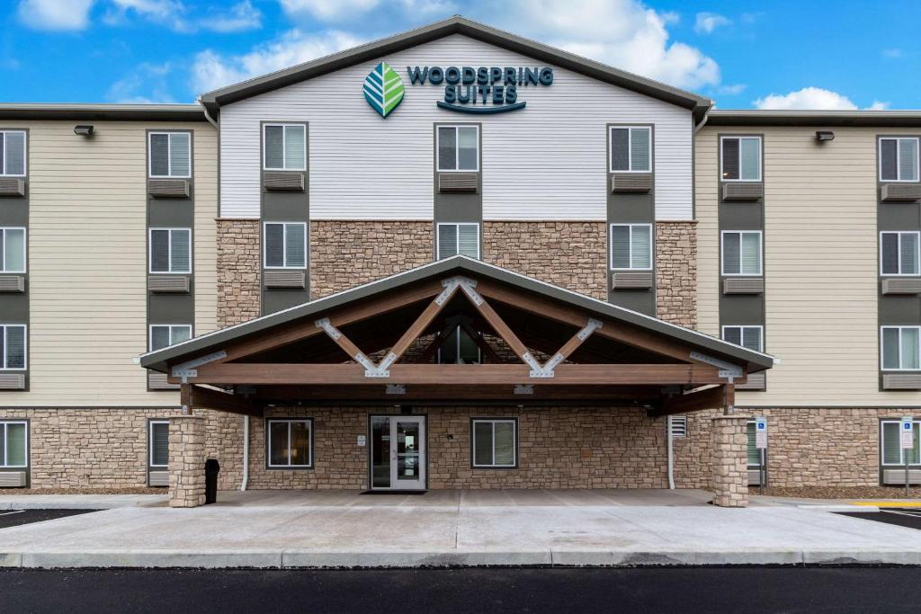 a rendering of the front of a hotel at WoodSpring Suites Harrisburg Linglestown in Harrisburg