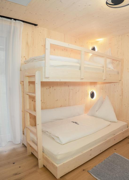 Postel nebo postele na pokoji v ubytování NaturparkResort Lausernest