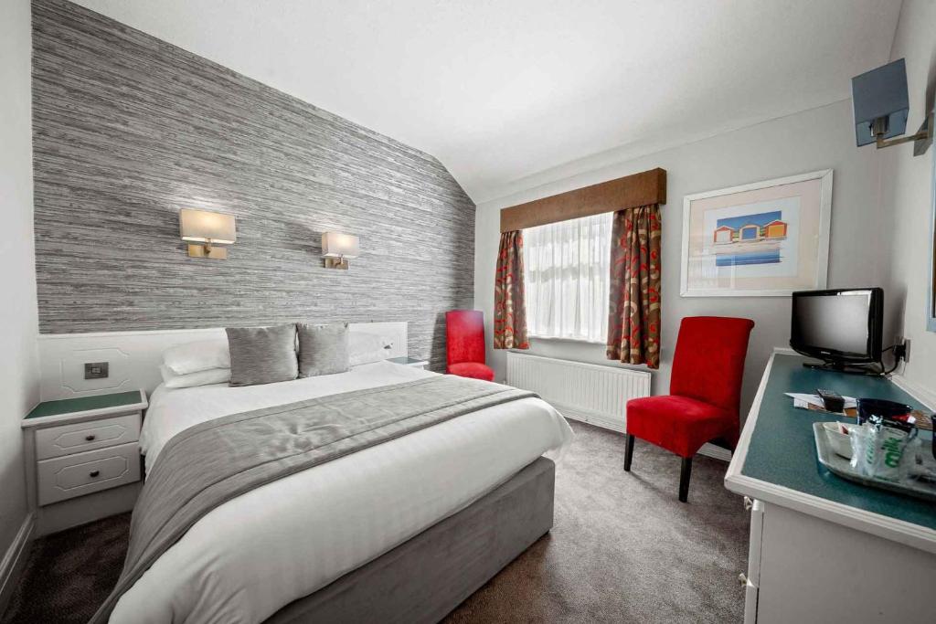 Cliffs Hotel - 