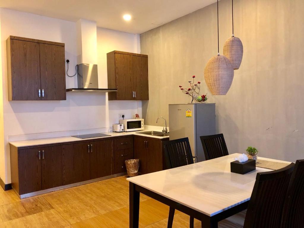 Kuchyň nebo kuchyňský kout v ubytování Asiban Quay Boutique Hotel