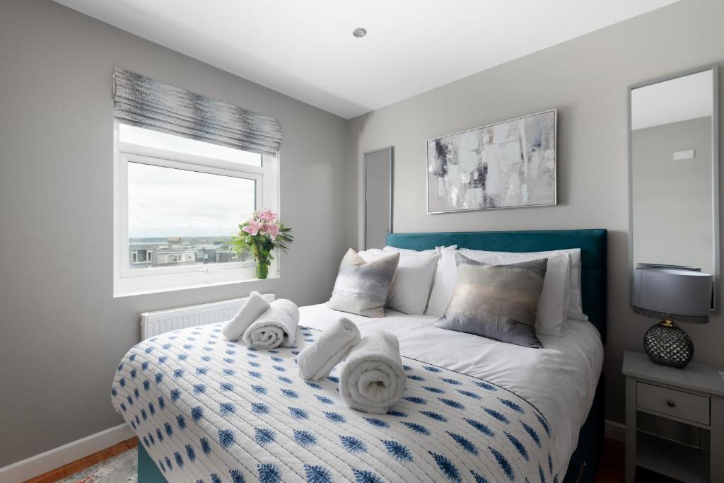 a bedroom with a bed with towels on it at MORLANOW-Private entrance, courtyard, sea views in Newquay