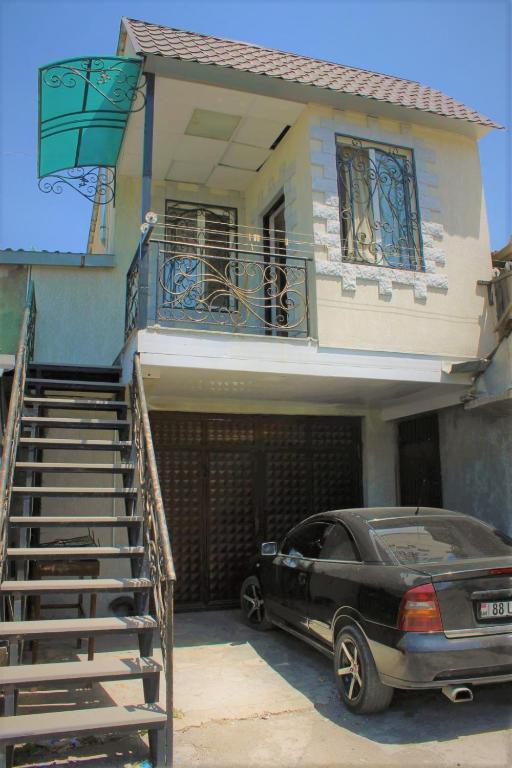 Central Cottage – Коттедж в Севане