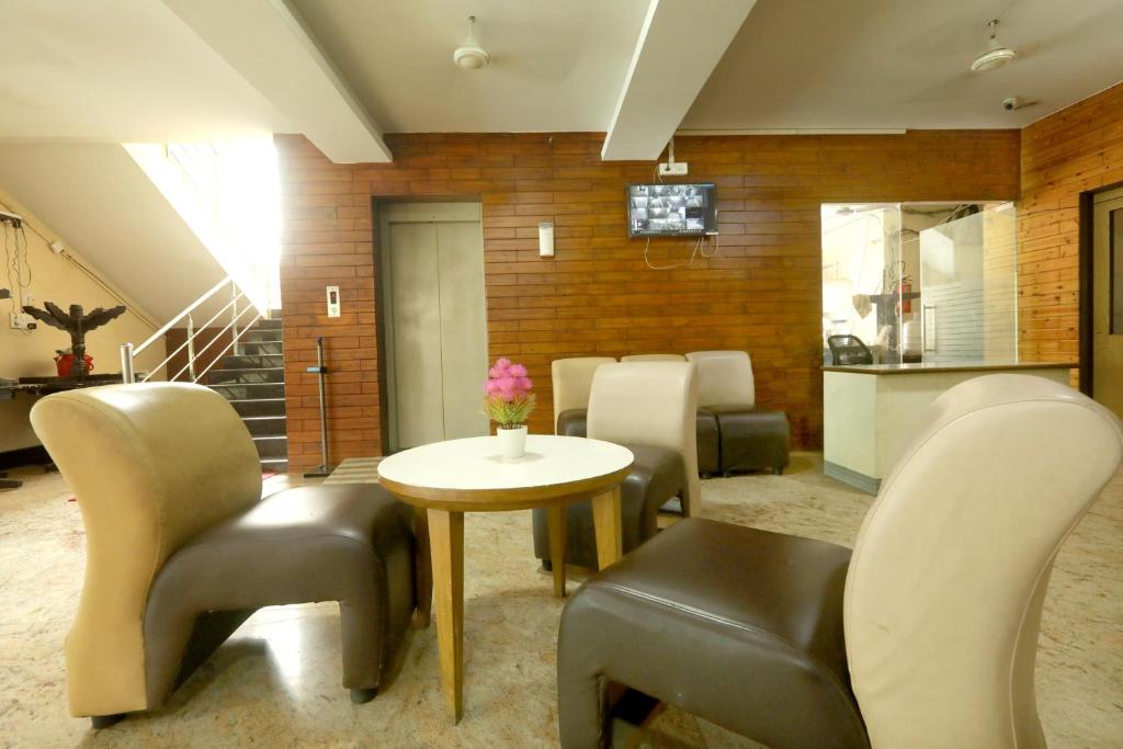 Posezení v ubytování Sekaran Hotel OMR