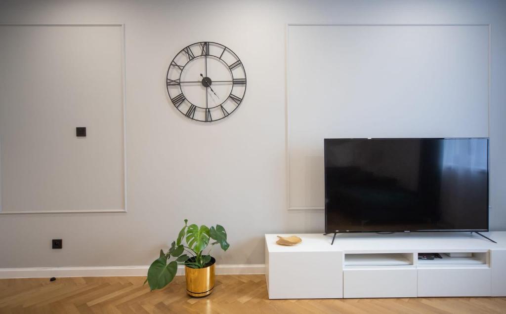 Televízia a/alebo spoločenská miestnosť v ubytovaní Kotlarska Apartments