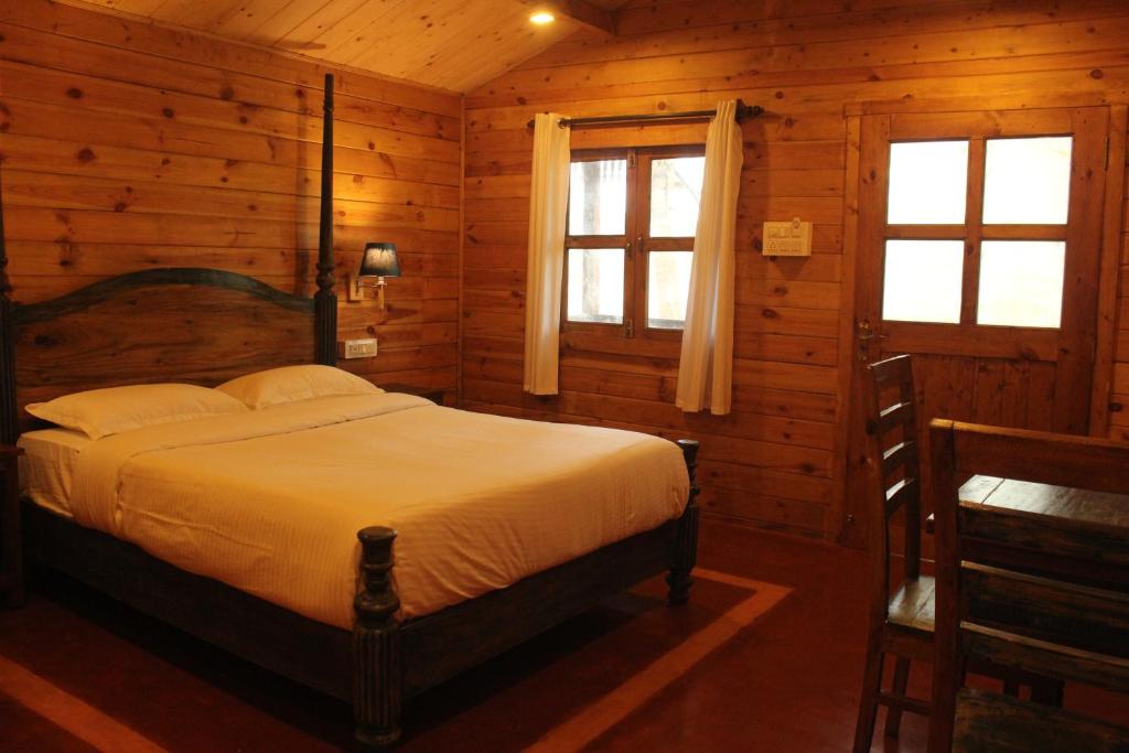 Postel nebo postele na pokoji v ubytování LOTUS feet BEACH RESORT Morjim