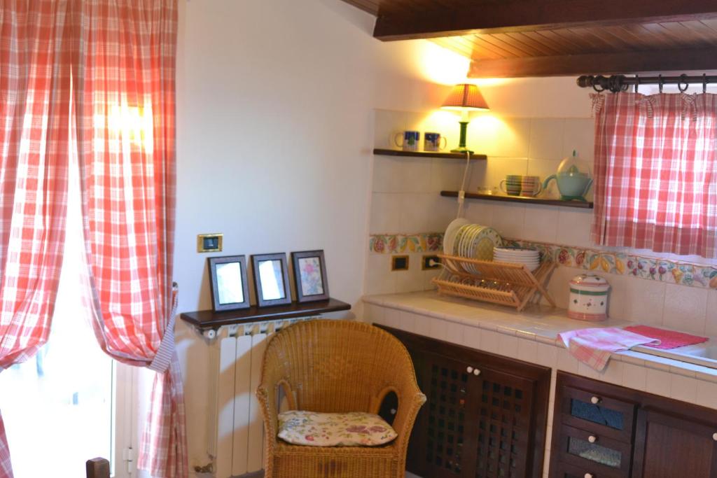 A kitchen or kitchenette at Vacanze al Mare Patrizia's Sweet Home