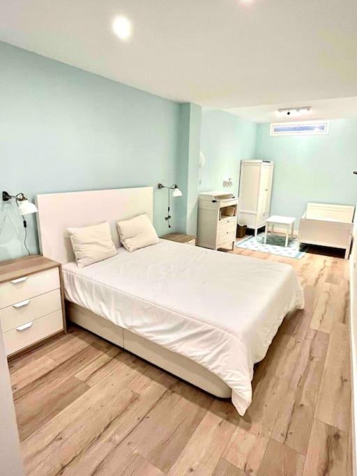 A bed or beds in a room at Apartamento recién reformado dos plantas