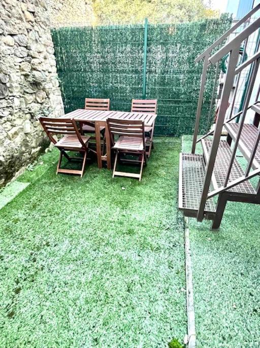A garden outside Apartamento recién reformado dos plantas