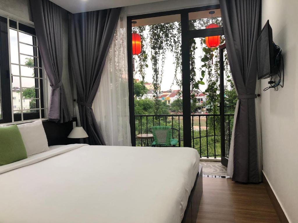 Postel nebo postele na pokoji v ubytování PHỐ CHỢ ĐÊM Villa - Near Hoi An Old Town 200m
