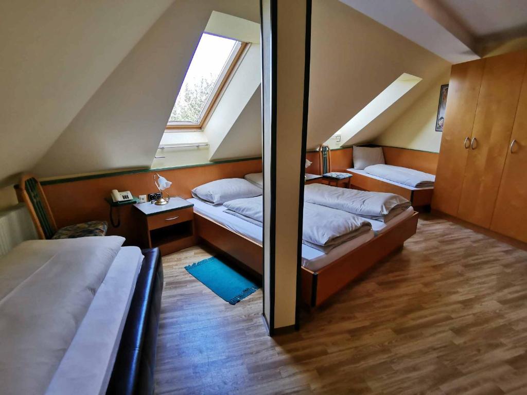 Кровать или кровати в номере Landrasthaus Maria Bild