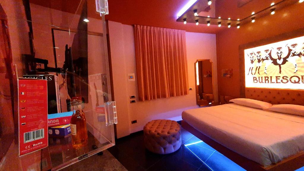 Postel nebo postele na pokoji v ubytování C rooms - Love Motel Monza
