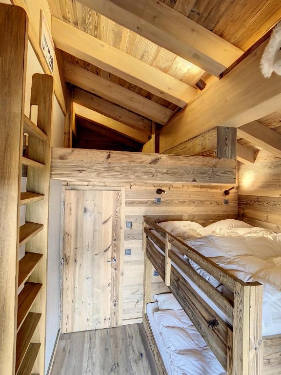Palanda nebo palandy na pokoji v ubytování Polaris 1 003 - LUXE & SKI LIFT apartment 6 pers