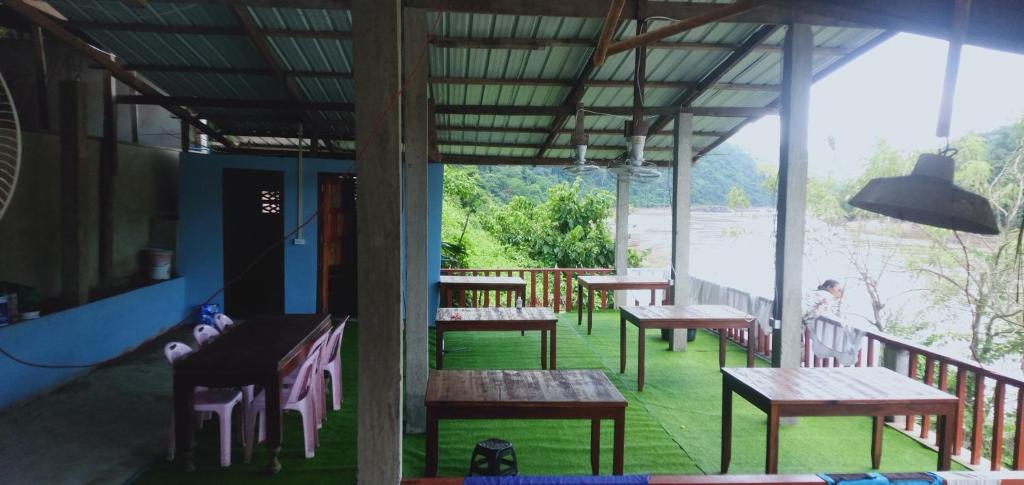 Villa Mekong Guesthouseにある庭