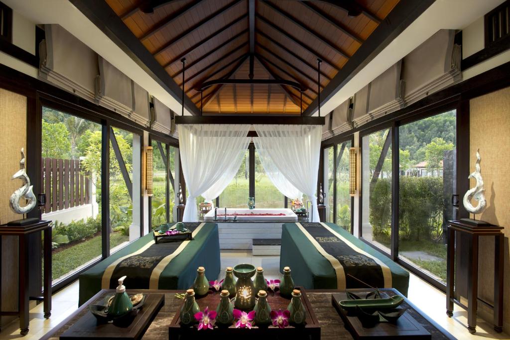 Bàn bi-da tại Banyan Tree Lang Co