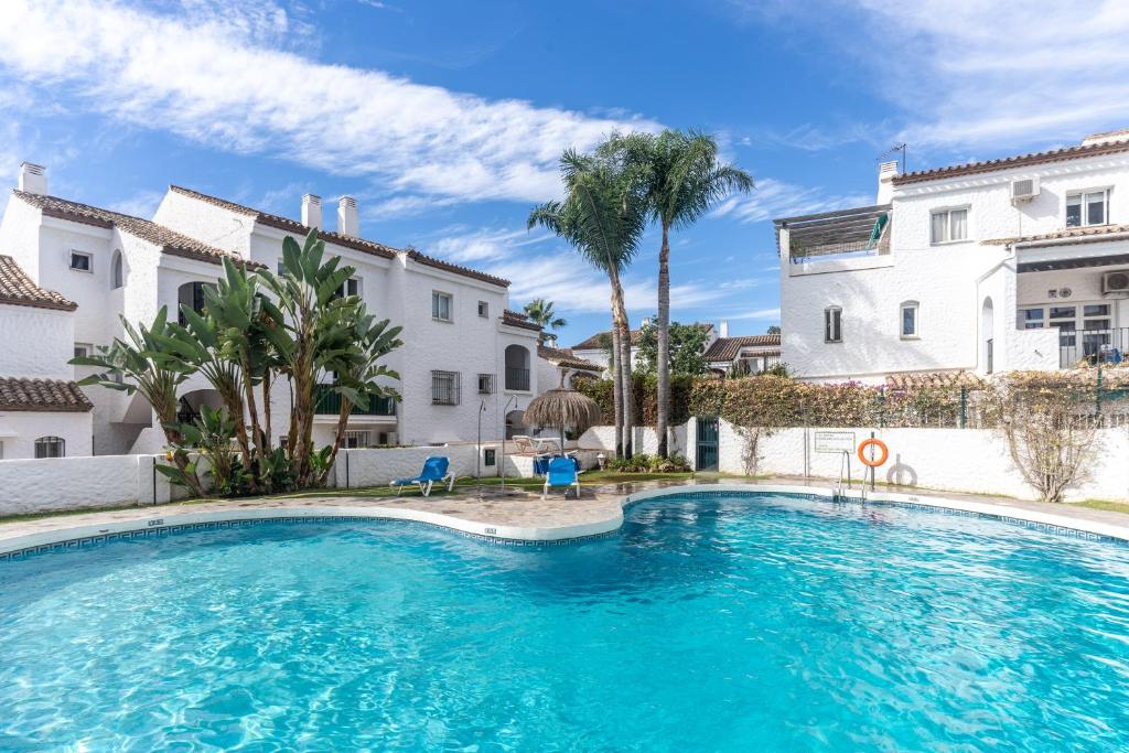 The swimming pool at or close to 3b Virgo