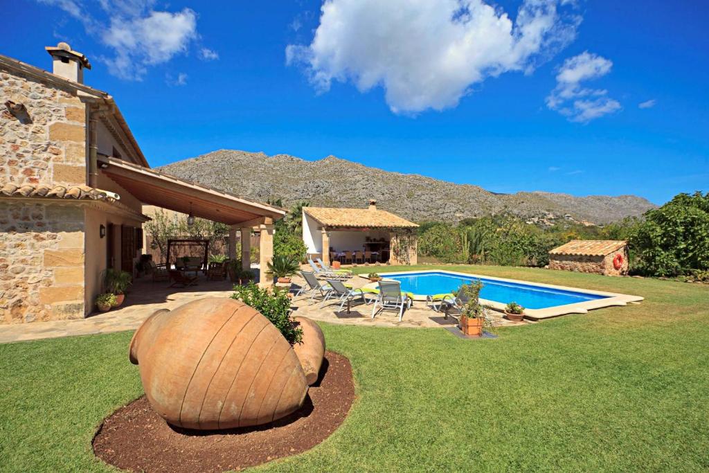 Bazén v ubytování Elegant Pollensa Villa Private Gardens Villa Cal Beato La Font nebo v jeho okolí