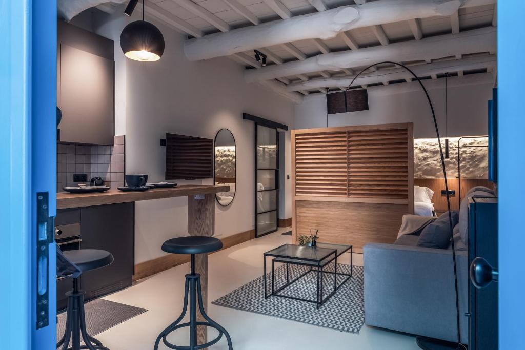 a kitchen and living room with a couch and a table at Houmi Orzán in A Coruña