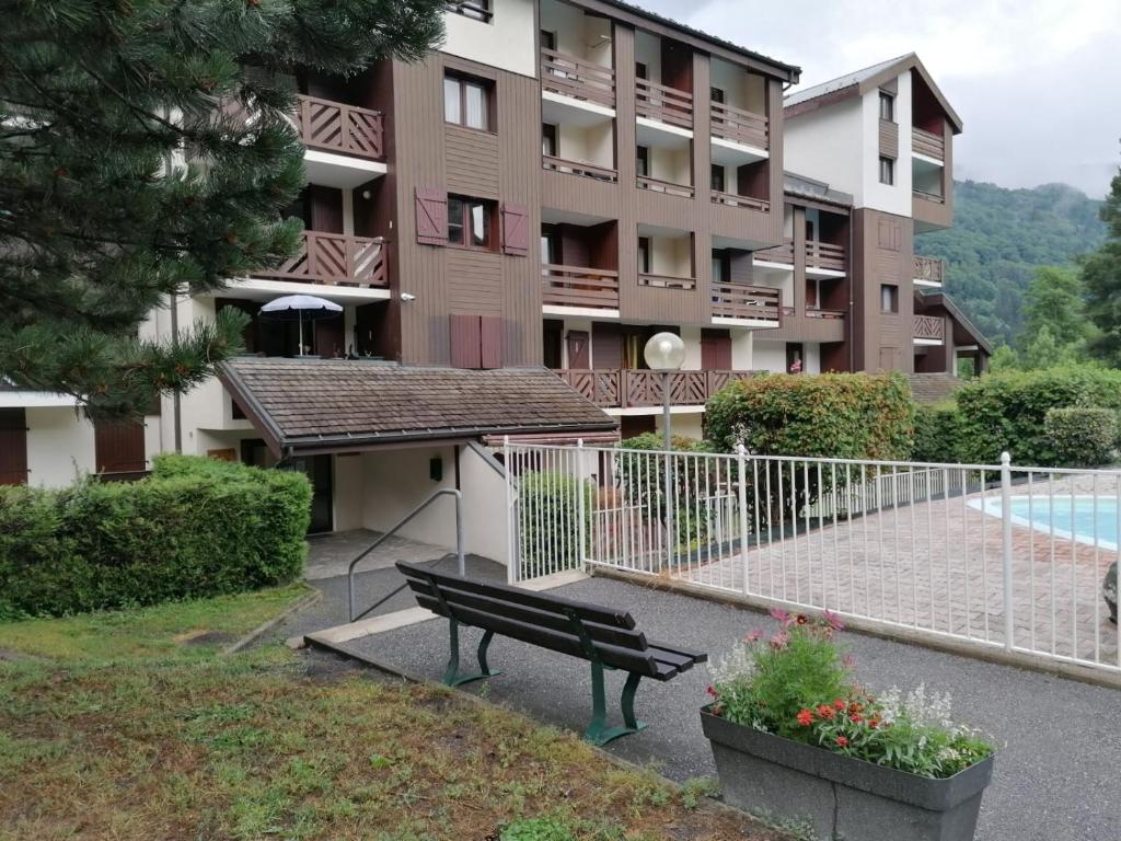 Bazén v ubytovaní 1 bedroom flat, heated pool, heart of village, parking, Wifi alebo v jeho blízkosti