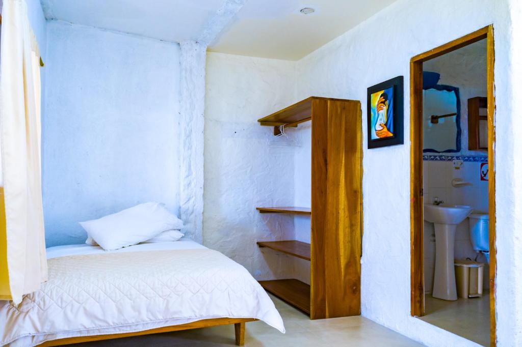 Postel nebo postele na pokoji v ubytování Royal Galápagos Inn