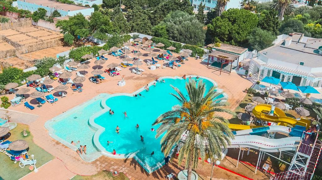 Bazén v ubytování Hotel Royal Jinene Sousse nebo v jeho okolí