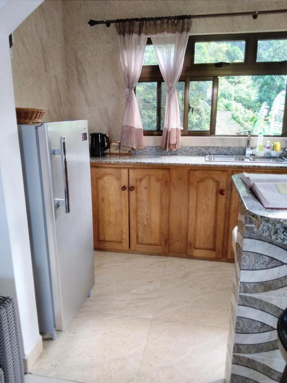 A cozinha ou kitchenette de Belle Rose Vue guest house
