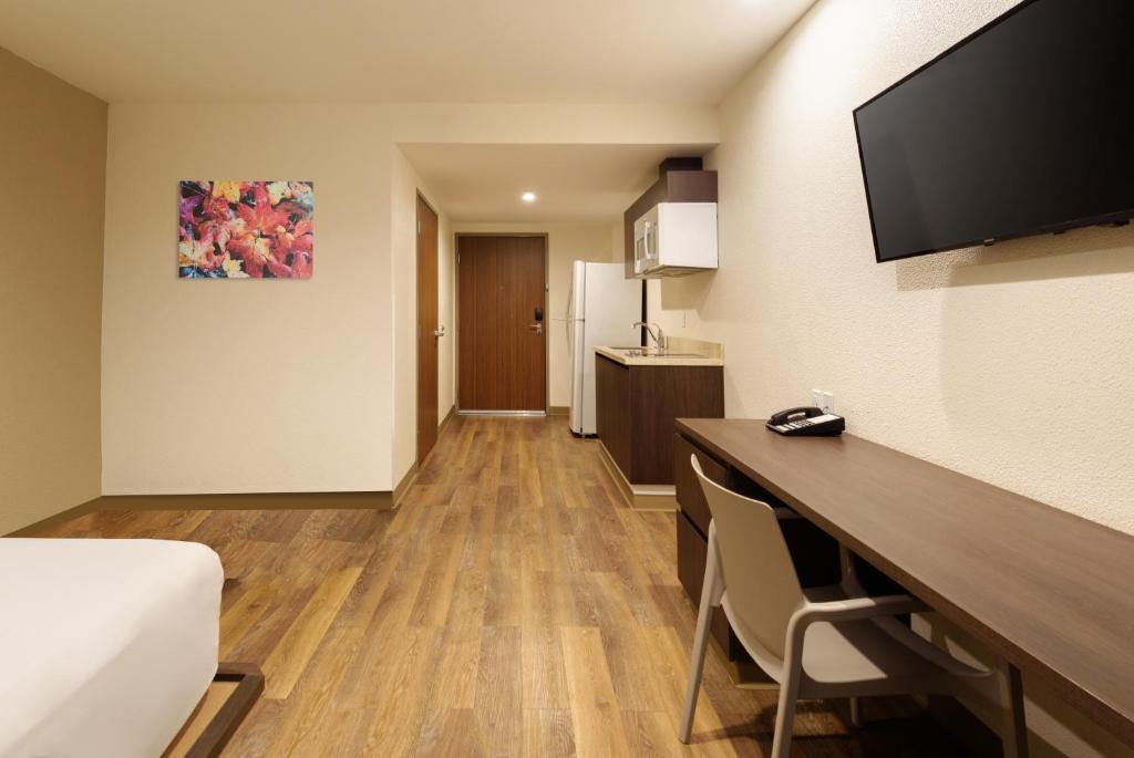 TV a/nebo společenská místnost v ubytování Extended Suites Coatzacoalcos Forum