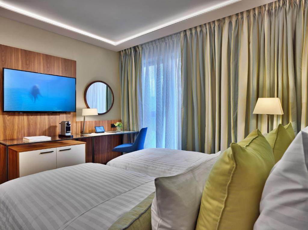 TV a/nebo společenská místnost v ubytování EST Grand Hotel Savoy