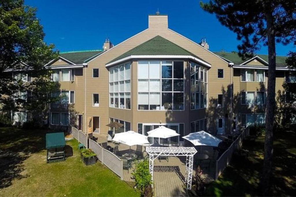 Το κτήριο όπου στεγάζεται  το πανδοχείο