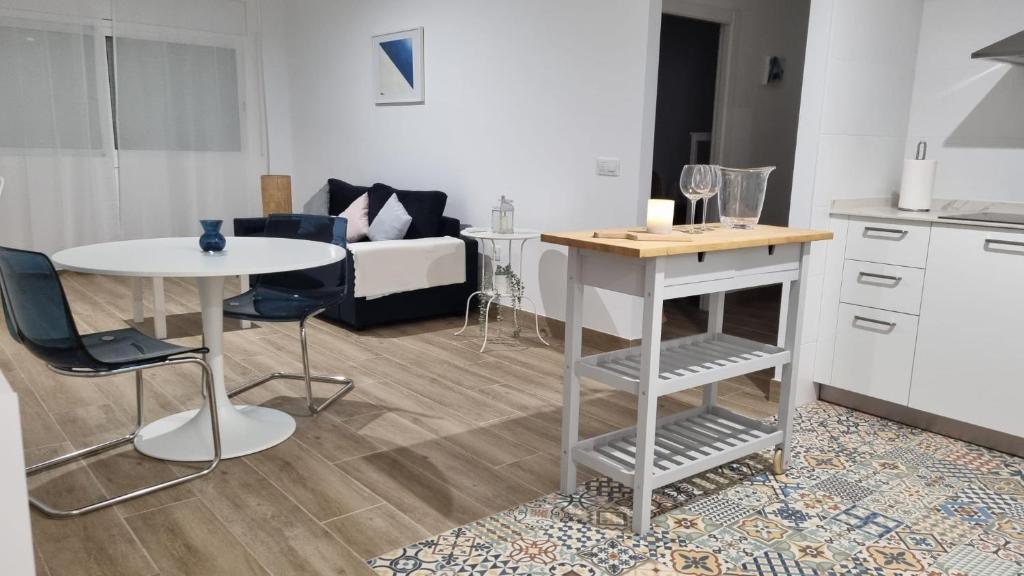 Kuchyňa alebo kuchynka v ubytovaní Zona5 Apartamentos Turísticos