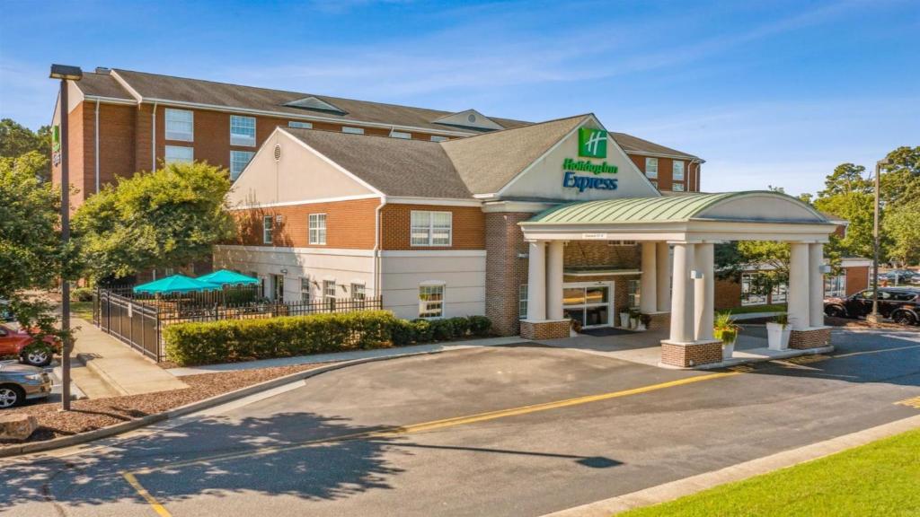 Holiday Inn Express Williamsburg North by IHG photo