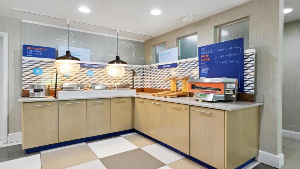Holiday Inn Express Williamsburg North by IHG photo
