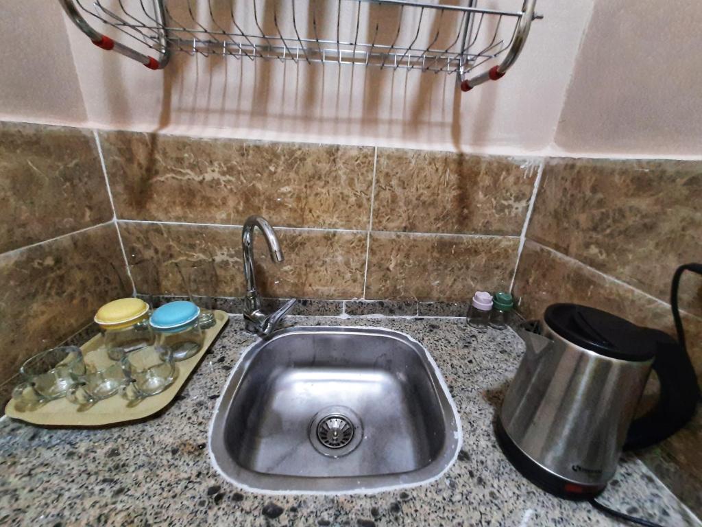 A kitchen or kitchenette at Aton pyramids view guest house