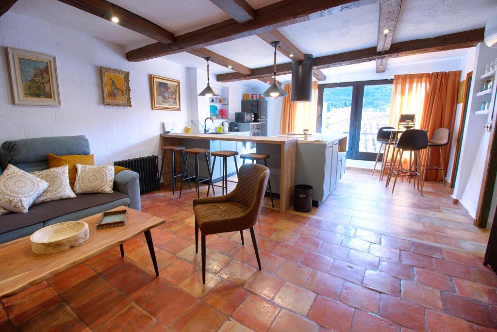 Posezení v ubytování Cuencaloft La Casa Del Pintor