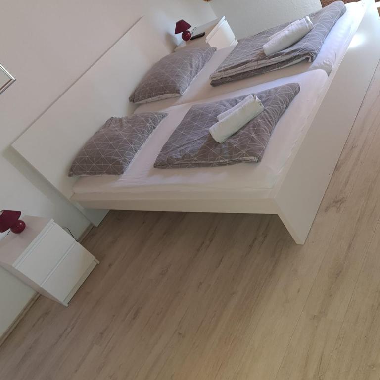 Postel nebo postele na pokoji v ubytování Hotel Dalmacija