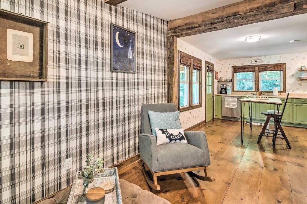 Whimsical Bat Cave Cottage with Fire Pit!, Hendersonville – Updated 2023  Prices