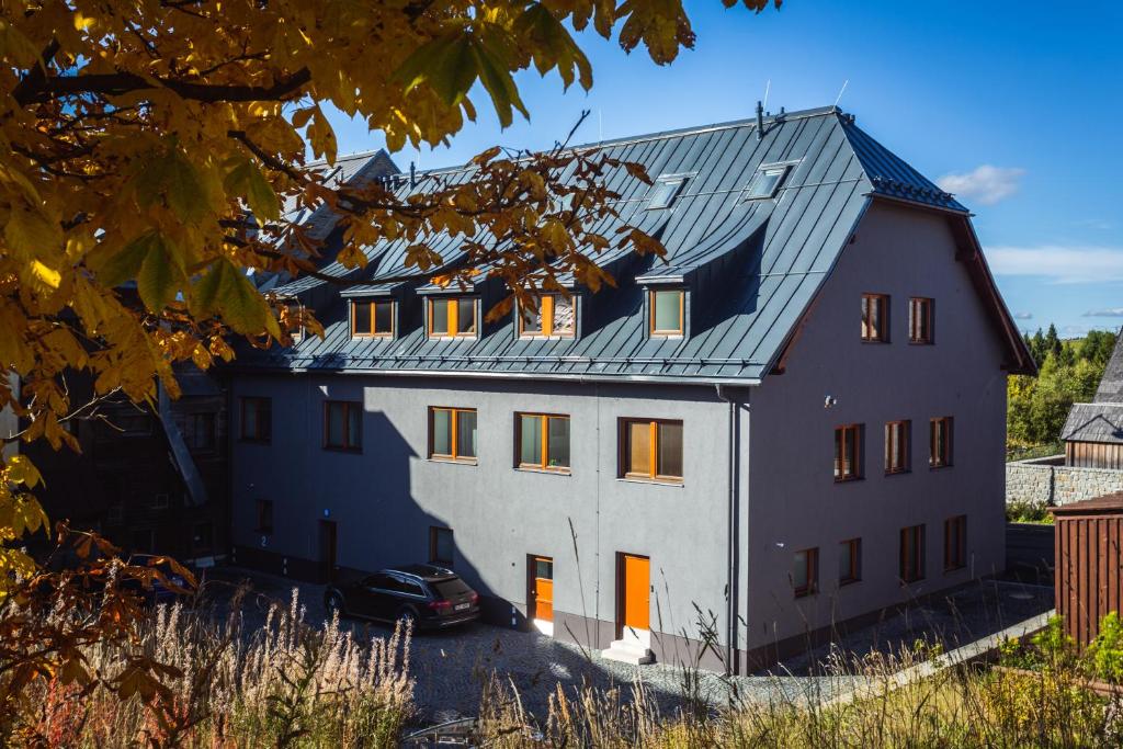 Budova, kde se aparthotel nachází