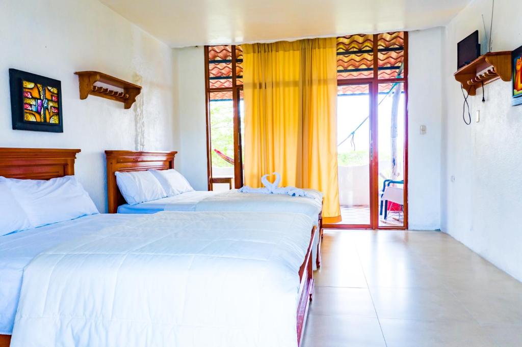 Postel nebo postele na pokoji v ubytování Royal Galápagos Inn